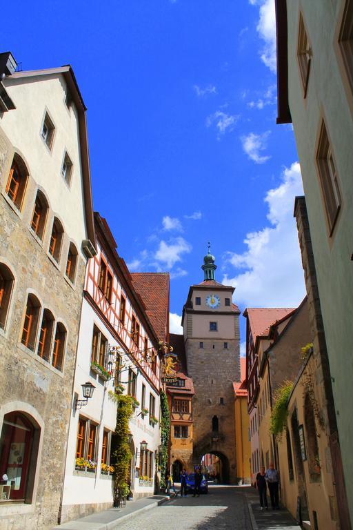 Gaestehaus Am Weissen Turm Rothenburg ob der Tauber Bagian luar foto